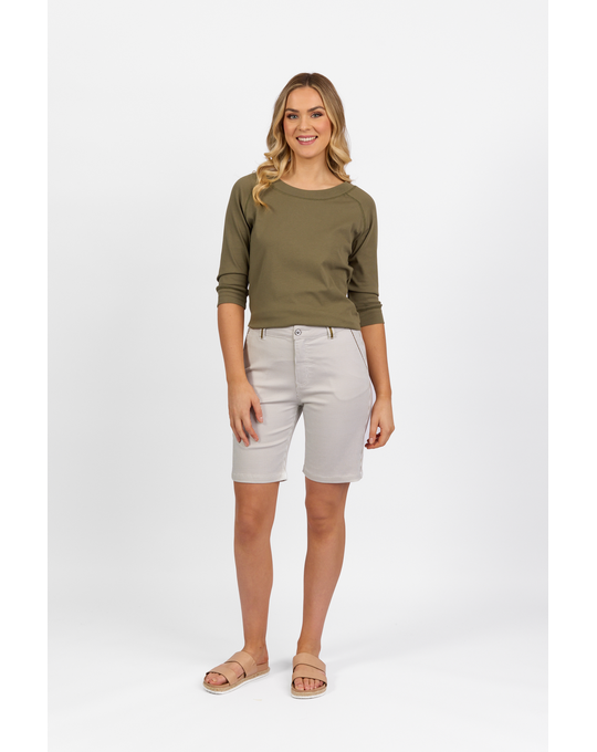VASSALLI SLIM LEG ABOVE KNEE SHORT WITH CONTRAST TRIM