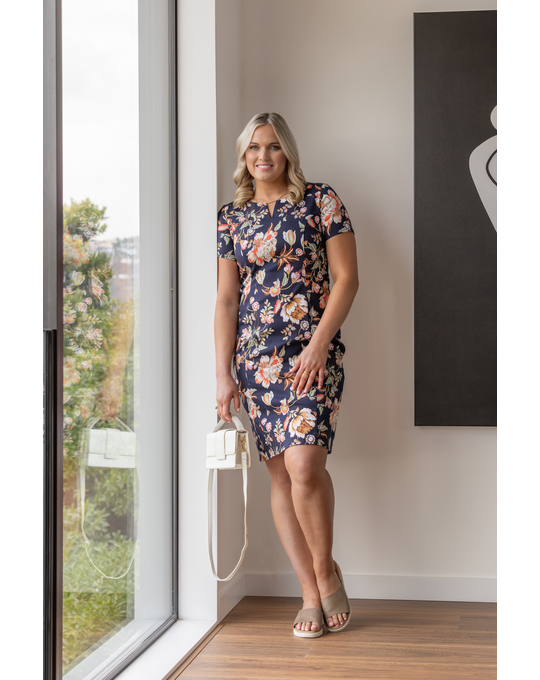 VASSALLI PRINTED LIGHT WEIGHT FITTED DRESS WITH SHORT SLEEVES