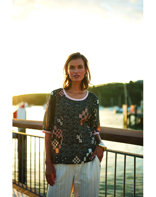 DESIGN NATION STASH WOVEN TEE